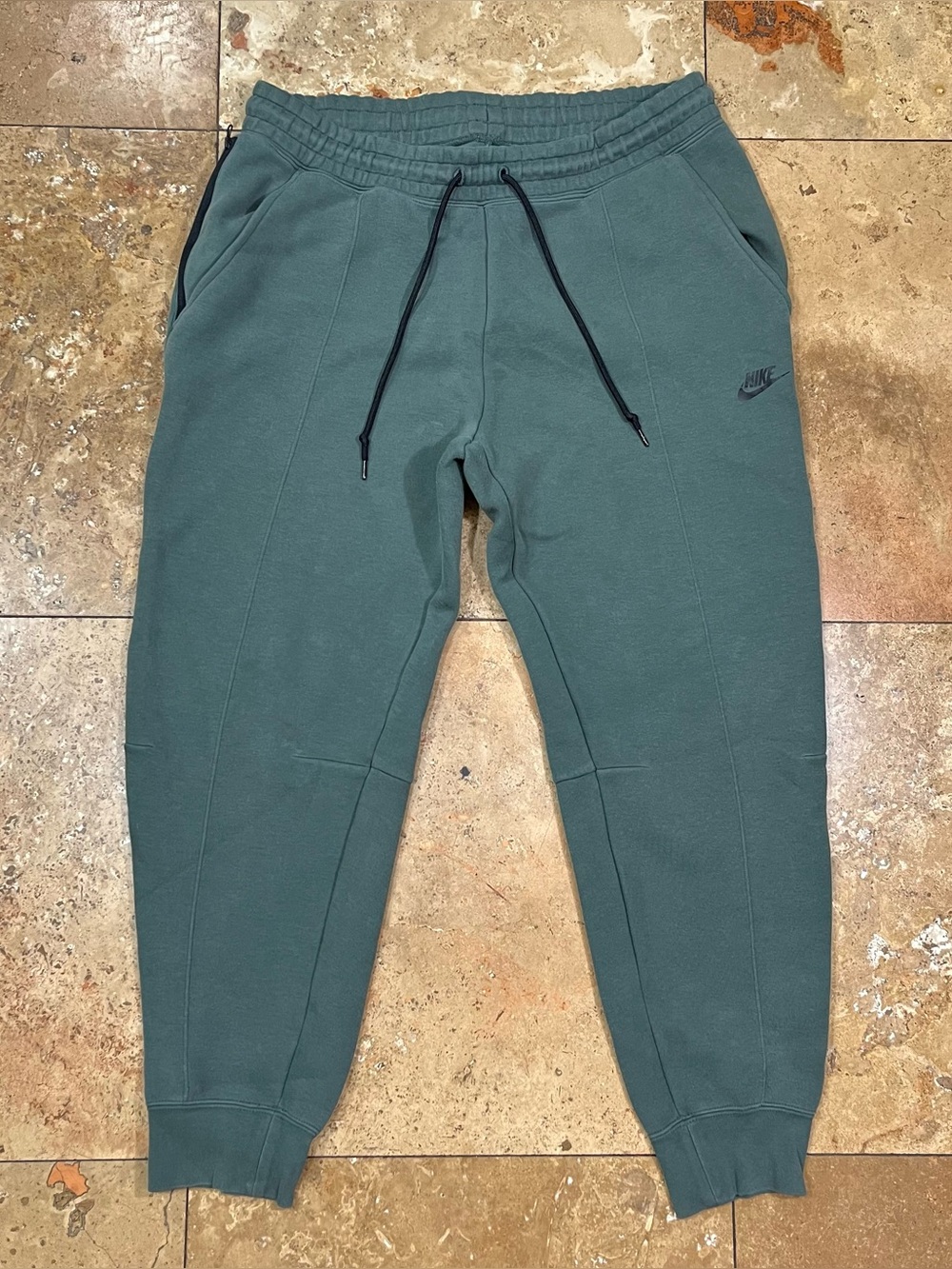 Nike Women’s Sportswear Tech Fleece Mid Rise Joggers Green Size XL